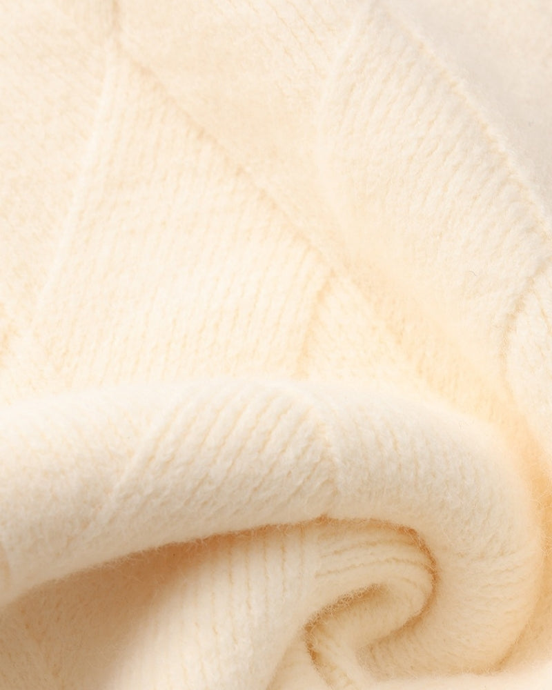 Luxurious Diamond Pattern Crewneck Sweater